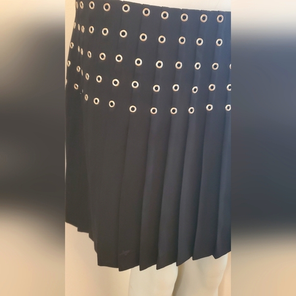 H&M Rivet Pleated Skirt - Picture 3 of 6